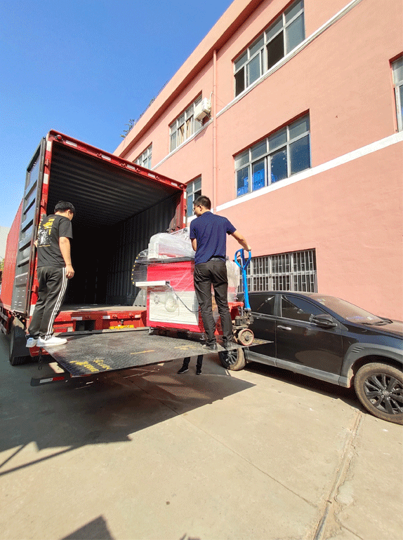 數(shù)控鉆孔機終于裝上車啦！